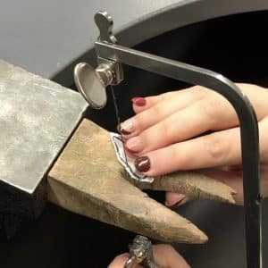 Saw piercing at the benchpeg
