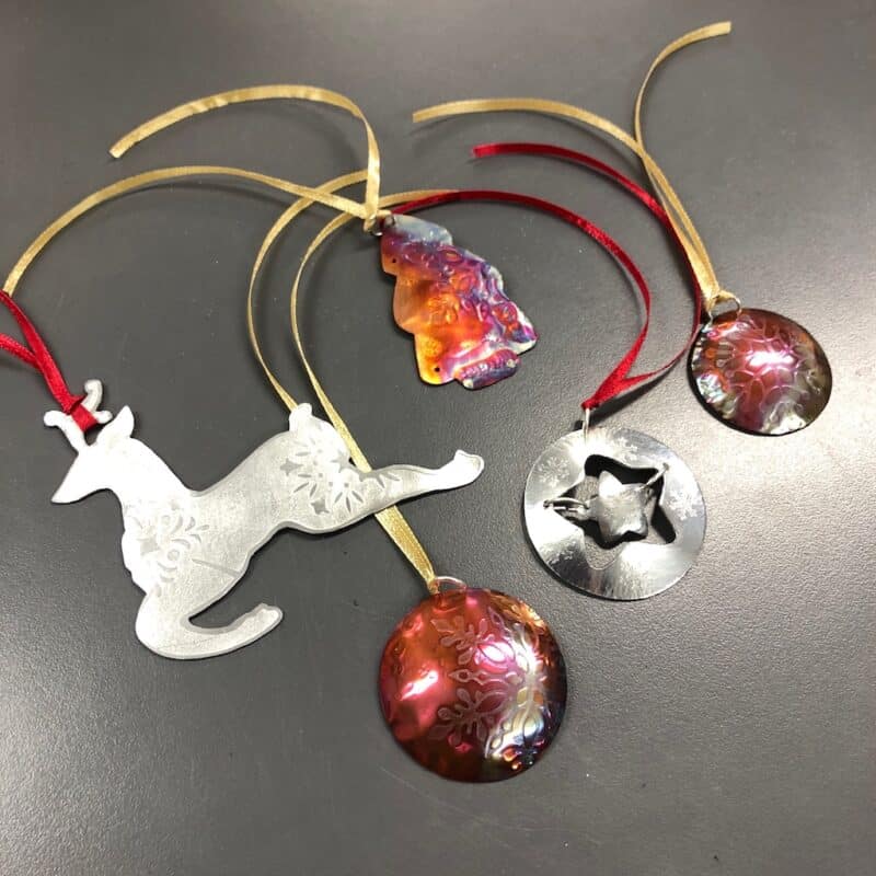 Aluminium and copper decorations with star, reindeer and Christmas tree